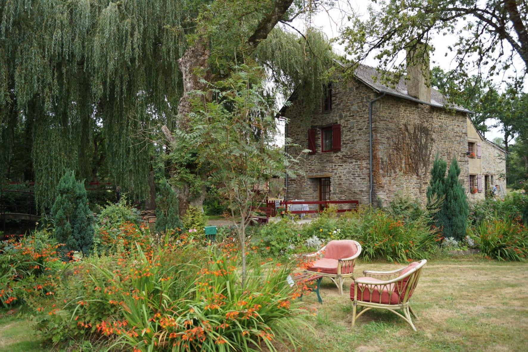 Le Moulin Du Bignon Bed & Breakfast Lassy Exterior photo