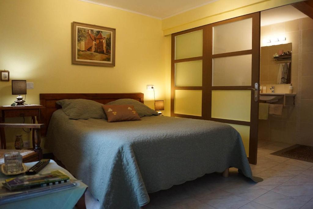Le Moulin Du Bignon Bed & Breakfast Lassy Room photo