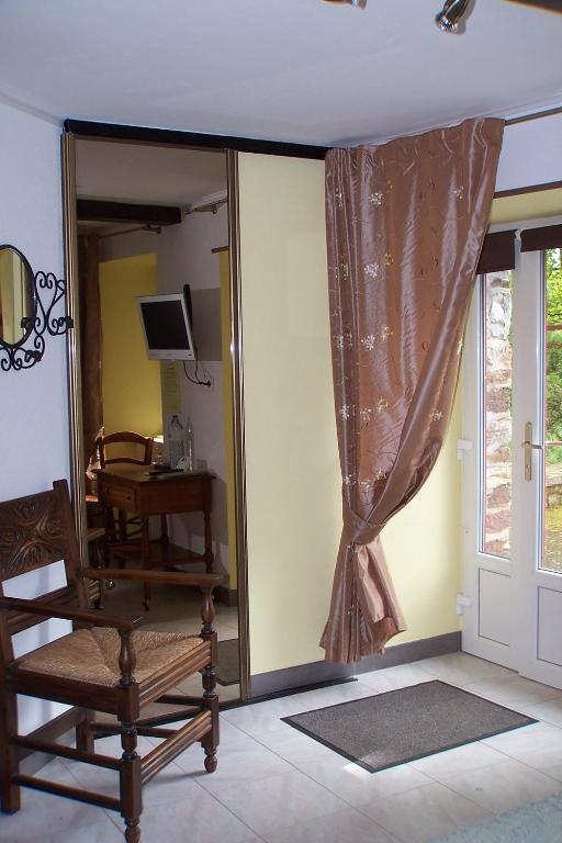 Le Moulin Du Bignon Bed & Breakfast Lassy Room photo