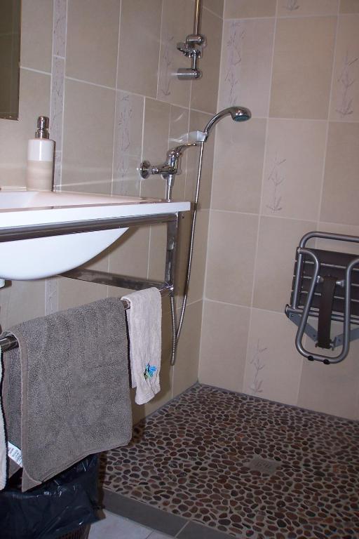 Le Moulin Du Bignon Bed & Breakfast Lassy Room photo