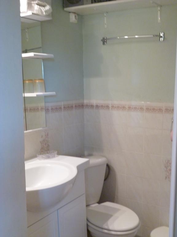 Le Moulin Du Bignon Bed & Breakfast Lassy Room photo